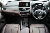 BMW X1 Xdrive18d Xﾗｲﾝ ﾊｲﾗｲﾝ&ｺﾝﾌｫｰﾄP 1ｵ-ﾅ LCI後期 ﾌｪｲｽﾘﾌﾄ後 真珠色 ﾋｰﾀｰ付ﾓｶﾚｻﾞｰ 追従ACC 電動ｼｰﾄ LEDﾍｯﾄﾞﾗｲﾄ 電動ﾄﾗﾝｸ ﾀｯﾁ画面ﾅﾋﾞ衝突軽減ﾌﾞﾚｰｷ 車線逸脱警告 歩行者警告 18AW ｳｯﾄﾞﾊﾟﾈﾙ 2年保証