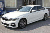 BMW 3シリーズ 330e Mｽﾎﾟｰﾂ ﾊｲﾗｲﾝ ｲﾉﾍﾞｰｼｮﾝ&ｺﾝﾌｫｰﾄP PHEV ﾋｰﾀｰ黒革 ﾚｰｻﾞｰﾗｲﾄ ｼﾞｪｽﾁｬｰC HUD 360度ｶﾒﾗ 後退ｱｼｽﾄ 追従ACC ｽﾃｱﾘﾝｸﾞｻﾎﾟｰﾄ Applecarplay ﾗﾝﾊﾞｰｻﾎﾟｰﾄ 電動ﾄﾗﾝｸ Msportﾌﾞﾚｰｷ BMWﾗｲﾌﾞｺｯｸﾋﾟｯﾄﾞ2年保証