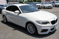 BMW 2シリーズ 220i ｸｰﾍﾟ Mｽﾎﾟｰﾂ ﾊﾟｰｷﾝｸﾞｻﾎﾟｰﾄP 衝突軽減ﾌﾞﾚｰｷ 車線逸脱警告 車線逸脱警告 ﾌﾞﾚｰｷ付ｸﾙｺﾝ ﾌﾙｾｸﾞTV iﾄﾞﾗｲﾌﾞHDDﾅﾋﾞBluetooth接続 Bｶﾒﾗ ｱﾙｶﾝﾀｰﾗ電動ｼｰﾄ 17AW Mｽﾎﾟｰﾂｴｱﾛ ﾊﾟﾄﾞﾙｼﾌﾄ 直噴ﾀｰﾎﾞ8速AT 2年保証