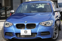 BMW 1シリーズ M135i 直6ﾀｰﾎﾞ320馬力 衝突軽減ﾌﾞﾚｰｷ 車線逸脱警告 歩行者警告 ｸﾙｺﾝ ﾌﾙｾｸﾞTV Bｶﾒﾗ ｱﾀﾞﾌﾟﾃｨﾌﾞMｻｽ ﾀｯﾁﾊﾟｯﾄﾞ対応HDDﾅﾋﾞ専用ｴｱﾛ 18AW&ﾌﾞﾚｰｷ 左右独立ｵｰﾄｴｱｺﾝ ﾊﾟﾄﾞﾙｼﾌﾄ 2年保証