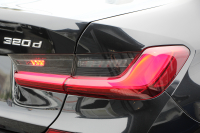 BMW 3シリーズ 320d Xdrive Mｽﾎﾟｰﾂ ﾃﾞﾋﾞｭｰP ｺﾝﾌｫｰﾄP 4WD ﾋｰﾀｰ黒革 ﾌﾞﾙｰｽﾃｯﾁ 19AW LEDﾍｯﾄﾞﾗｲﾄ ｵｰﾄﾊｲﾋﾞｰﾑ 追従ACC ｽﾃｱﾘﾝｸﾞｻﾎﾟｰﾄ ｱｯﾌﾟﾙｶｰﾌﾟﾚｲ Pｱｼｽﾄ ﾀｯﾁ画面HDDﾅﾋﾞ電動ﾄﾗﾝｸ ｽﾏｰﾄOP/CL Hifiｽﾋﾟｰｶｰ 2年保証