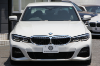 BMW 3シリーズ 320i Mｽﾎﾟｰﾂ ｺﾝﾌｫｰﾄP Pｱｼｽﾄﾌﾟﾗｽ 360度ｶﾒﾗ ｼｰﾄﾋｰﾀｰ 追従ACC ｽﾃｱﾘﾝｸﾞｻﾎﾟｰﾄ BMWﾗｲﾌﾞｺｯｸﾋﾟｯﾄﾞLEDﾍｯﾄﾞﾗｲﾄ ｵｰﾄﾊｲﾋﾞｰﾑ ﾜｲﾔﾚｽ充電  ﾊｰﾌﾚｻﾞｰ 電動ﾄﾗﾝｸ 3ｿﾞｰﾝｴｱｺﾝ ｱｯﾌﾟﾙｶｰﾌﾟﾚｲ 2年保証