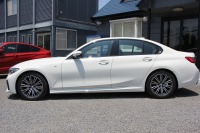 BMW 3シリーズ 320i Mｽﾎﾟｰﾂ ｺﾝﾌｫｰﾄP Pｱｼｽﾄﾌﾟﾗｽ 360度ｶﾒﾗ ｼｰﾄﾋｰﾀｰ 追従ACC ｽﾃｱﾘﾝｸﾞｻﾎﾟｰﾄ BMWﾗｲﾌﾞｺｯｸﾋﾟｯﾄﾞLEDﾍｯﾄﾞﾗｲﾄ ｵｰﾄﾊｲﾋﾞｰﾑ ﾜｲﾔﾚｽ充電  ﾊｰﾌﾚｻﾞｰ 電動ﾄﾗﾝｸ 3ｿﾞｰﾝｴｱｺﾝ ｱｯﾌﾟﾙｶｰﾌﾟﾚｲ 2年保証