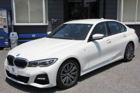 BMW 3シリーズ 320i Mｽﾎﾟｰﾂ ｺﾝﾌｫｰﾄP Pｱｼｽﾄﾌﾟﾗｽ 360度ｶﾒﾗ ｼｰﾄﾋｰﾀｰ 追従ACC ｽﾃｱﾘﾝｸﾞｻﾎﾟｰﾄ BMWﾗｲﾌﾞｺｯｸﾋﾟｯﾄﾞLEDﾍｯﾄﾞﾗｲﾄ ｵｰﾄﾊｲﾋﾞｰﾑ ﾜｲﾔﾚｽ充電  ﾊｰﾌﾚｻﾞｰ 電動ﾄﾗﾝｸ 3ｿﾞｰﾝｴｱｺﾝ ｱｯﾌﾟﾙｶｰﾌﾟﾚｲ 2年保証