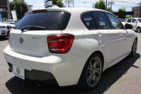 BMW 1シリーズ M135i ﾊﾟｰｷﾝｸﾞｻﾎﾟｰﾄP 直6ﾀｰﾎﾞ320馬力 衝突軽減ﾌﾞﾚｰｷ 車線逸脱警告 歩行者警告 ｱﾀﾞﾌﾟﾃｨﾌﾞMｻｽ ﾀｯﾁﾊﾟｯﾄﾞ対応HDDﾅﾋﾞ専用ｴｱﾛ 18AW&ﾌﾞﾚｰｷ 左右独立ｵｰﾄｴｱｺﾝ ﾊﾟﾄﾞﾙｼﾌﾄ 8速AT ｽﾏｰﾄｷｰ Bluetooth接続 2年保証