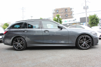 BMW 3シリーズ 320i ﾂｰﾘﾝｸﾞMｽﾎﾟｰﾂ ﾊｲﾗｲﾝ ﾀｺﾗﾚｯﾄﾞﾚｻﾞｰ ｼｰﾄﾋｰﾀｰ ｵﾌﾟｼｮﾝ19AW LEDﾍｯﾄﾞﾗｲﾄ ｵｰﾄﾊｲﾋﾞｰﾑ 追従ACC ｽﾃｱﾘﾝｸﾞｻﾎﾟｰﾄ Applecarplay BMWﾗｲﾌﾞｺｯｸﾋﾟｯﾄ ﾀｯﾁ画面HDDﾅﾋﾞ電動ﾄﾗﾝｸ Pｱｼｽﾄ 2年保証