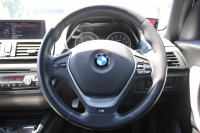 BMW 1シリーズ M135i ﾊﾟｰｷﾝｸﾞｻﾎﾟｰﾄP 直6ﾀｰﾎﾞ320馬力 ｱﾀﾞﾌﾟﾃｨﾌﾞMｻｽ ﾀｯﾁﾊﾟｯﾄﾞ対応HDDﾅﾋﾞBｶﾒﾗ 専用ｴｱﾛ 18AW 専用ﾌﾞﾚｰｷ 左右独立ｵｰﾄｴｱｺﾝ ﾊﾟﾄﾞﾙｼﾌﾄ 8速AT ｽﾏｰﾄｷｰ Bluetoothｵｰﾃﾞｨｵ ﾌﾞﾗｯｸｸﾞﾘﾙ 2年保証