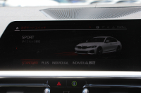 BMW 3シリーズ 320i Mｽﾎﾟｰﾂ ﾃﾞﾋﾞｭｰ&ｺﾝﾌｫｰﾄP 1ｵｰﾅ ﾋｰﾀｰ黒革 専用ﾌﾞﾙｰｽﾃｯﾁ 19AW 360度ｶﾒﾗ 追従ACC ｽﾃｱﾘﾝｸﾞｻﾎﾟｰﾄ LEDﾍｯﾄﾞﾗｲﾄ 電動ﾄﾗﾝｸ ｱｯﾌﾟﾙｶｰﾌﾟﾚｲ ﾀｯﾁ画面HDDﾅﾋﾞﾜｲﾔﾚｽ充電 hi-fiｽﾋﾟｰｶｰ 2年保証