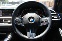 BMW 3シリーズ 320i Mｽﾎﾟｰﾂ ﾃﾞﾋﾞｭｰ&ｺﾝﾌｫｰﾄP 1ｵｰﾅ ﾋｰﾀｰ黒革 専用ﾌﾞﾙｰｽﾃｯﾁ 19AW 360度ｶﾒﾗ 追従ACC ｽﾃｱﾘﾝｸﾞｻﾎﾟｰﾄ LEDﾍｯﾄﾞﾗｲﾄ 電動ﾄﾗﾝｸ ｱｯﾌﾟﾙｶｰﾌﾟﾚｲ ﾀｯﾁ画面HDDﾅﾋﾞﾜｲﾔﾚｽ充電 hi-fiｽﾋﾟｰｶｰ 2年保証