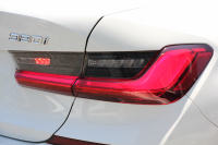 BMW 3シリーズ 320i Mｽﾎﾟｰﾂ ﾃﾞﾋﾞｭｰ&ｺﾝﾌｫｰﾄP 1ｵｰﾅ ﾋｰﾀｰ黒革 専用ﾌﾞﾙｰｽﾃｯﾁ 19AW 360度ｶﾒﾗ 追従ACC ｽﾃｱﾘﾝｸﾞｻﾎﾟｰﾄ LEDﾍｯﾄﾞﾗｲﾄ 電動ﾄﾗﾝｸ ｱｯﾌﾟﾙｶｰﾌﾟﾚｲ ﾀｯﾁ画面HDDﾅﾋﾞﾜｲﾔﾚｽ充電 hi-fiｽﾋﾟｰｶｰ 2年保証