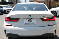 BMW 3シリーズ 320i Mｽﾎﾟｰﾂ ﾃﾞﾋﾞｭｰ&ｺﾝﾌｫｰﾄP 1ｵｰﾅ ﾋｰﾀｰ黒革 専用ﾌﾞﾙｰｽﾃｯﾁ 19AW 360度ｶﾒﾗ 追従ACC ｽﾃｱﾘﾝｸﾞｻﾎﾟｰﾄ LEDﾍｯﾄﾞﾗｲﾄ 電動ﾄﾗﾝｸ ｱｯﾌﾟﾙｶｰﾌﾟﾚｲ ﾀｯﾁ画面HDDﾅﾋﾞﾜｲﾔﾚｽ充電 hi-fiｽﾋﾟｰｶｰ 2年保証