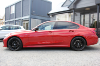 BMW 3シリーズ 320d Xdrive Mｽﾎﾟｰﾂ ｴﾃﾞｨｼｮﾝｻﾝﾗｲｽﾞ50台限定車 ﾋｰﾀｰ黒革 ﾚｰｻﾞｰﾗｲﾄ ｱﾀﾞﾌﾟﾃｨﾌﾞMｻｽ 専用19AW Mﾘｱｽﾎﾟｲﾗｰ Mｼｰﾄﾍﾞﾙﾄ 追従ACC ｽﾃｱﾘﾝｸﾞｻﾎﾟｰﾄ BMWﾗｲﾌﾞｺｯｸﾋﾟｯﾄﾞｱｯﾌﾟﾙｶｰﾌﾟﾚｲ ﾜｲﾔﾚｽ充電 2年保証