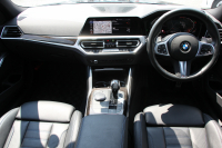 BMW 3シリーズ 330i Mｽﾎﾟｰﾂ ﾃﾞﾋﾞｭｰ&ｺﾝﾌｫｰﾄP ｻﾝﾙｰﾌ 258馬力 ﾋｰﾀｰ黒革 専用青ｽﾃｯﾁ 追従ACC ｽﾃｱｻﾎﾟｰﾄ ｵﾌﾟｼｮﾝ19AW Mｽﾎﾟｰﾂﾌﾞﾚｰｷ LEDﾍｯﾄﾞﾗｲﾄ ｵｰﾄﾊｲﾋﾞｰﾑ 360度ｶﾒﾗ 電動ﾄﾗﾝｸ Hi-fiｽﾋﾟｰｶｰ ﾗｲﾌﾞｺｯｸﾋﾟｯﾄﾞﾌﾞﾗｯｸｷﾄﾞﾆｰｸﾞﾘﾙ 2年保証