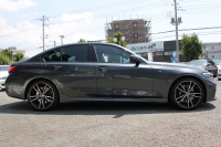 BMW 3シリーズ 330i Mｽﾎﾟｰﾂ ﾃﾞﾋﾞｭｰ&ｺﾝﾌｫｰﾄP ｻﾝﾙｰﾌ 258馬力 ﾋｰﾀｰ黒革 専用青ｽﾃｯﾁ 追従ACC ｽﾃｱｻﾎﾟｰﾄ ｵﾌﾟｼｮﾝ19AW Mｽﾎﾟｰﾂﾌﾞﾚｰｷ LEDﾍｯﾄﾞﾗｲﾄ ｵｰﾄﾊｲﾋﾞｰﾑ 360度ｶﾒﾗ 電動ﾄﾗﾝｸ Hi-fiｽﾋﾟｰｶｰ ﾗｲﾌﾞｺｯｸﾋﾟｯﾄﾞﾌﾞﾗｯｸｷﾄﾞﾆｰｸﾞﾘﾙ 2年保証