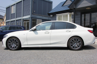 BMW 3シリーズ 320i Mｽﾎﾟｰﾂ ｺﾝﾌｫｰﾄP ｼｰﾄﾋｰﾀｰ 追従ACC ｽﾃｱﾘﾝｸﾞｻﾎﾟｰﾄ BMWﾗｲﾌﾞｺｯｸﾋﾟｯﾄﾞLEDﾍｯﾄﾞﾗｲﾄ ｵｰﾄﾊｲﾋﾞｰﾑ ﾜｲﾔﾚｽ充電 ｱﾝﾋﾞｴﾝﾄﾗｲﾄ ﾊｰﾌﾚｻﾞｰ 電動ﾄﾗﾝｸ 3ｿﾞｰﾝｴｱｺﾝ ｱｯﾌﾟﾙｶｰﾌﾟﾚｲ ﾀｯﾁ画面HDDﾅﾋﾞ2年保証