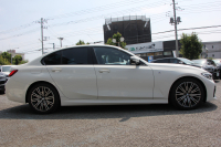 BMW 3シリーズ 320i Mｽﾎﾟｰﾂ ｺﾝﾌｫｰﾄP ｼｰﾄﾋｰﾀｰ 追従ACC ｽﾃｱﾘﾝｸﾞｻﾎﾟｰﾄ BMWﾗｲﾌﾞｺｯｸﾋﾟｯﾄﾞLEDﾍｯﾄﾞﾗｲﾄ ｵｰﾄﾊｲﾋﾞｰﾑ ﾜｲﾔﾚｽ充電 ｱﾝﾋﾞｴﾝﾄﾗｲﾄ ﾊｰﾌﾚｻﾞｰ 電動ﾄﾗﾝｸ 3ｿﾞｰﾝｴｱｺﾝ ｱｯﾌﾟﾙｶｰﾌﾟﾚｲ ﾀｯﾁ画面HDDﾅﾋﾞ2年保証