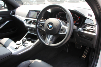 BMW 3シリーズ 320i Mｽﾎﾟｰﾂ ｺﾝﾌｫｰﾄP ｼｰﾄﾋｰﾀｰ 追従ACC ｽﾃｱﾘﾝｸﾞｻﾎﾟｰﾄ BMWﾗｲﾌﾞｺｯｸﾋﾟｯﾄﾞLEDﾍｯﾄﾞﾗｲﾄ ｵｰﾄﾊｲﾋﾞｰﾑ ﾜｲﾔﾚｽ充電 ｱﾝﾋﾞｴﾝﾄﾗｲﾄ ﾊｰﾌﾚｻﾞｰ 電動ﾄﾗﾝｸ 3ｿﾞｰﾝｴｱｺﾝ ｱｯﾌﾟﾙｶｰﾌﾟﾚｲ ﾀｯﾁ画面HDDﾅﾋﾞ2年保証