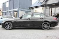 BMW 3シリーズ 320i ｼﾄﾘﾝﾌﾞﾗｯｸｴﾃﾞｨｼｮﾝ 首都圏限定88台 ﾊｲﾗｲﾝ ｵｲｽﾀｰﾚｻﾞｰ ｼｰﾄﾋｰﾀｰ ｺﾝﾌｫｰﾄP 電動ﾄﾗﾝｸ Hi-fiｽﾋﾟｰｶｰ 360度ｶﾒﾗ 19AW 追従ACC ｽﾃｱﾘﾝｸﾞｻﾎﾟｰﾄ ｱｯﾌﾟﾙｶｰﾌﾟﾚｲ ﾀｯﾁ画面HDDﾅﾋﾞLEDﾍｯﾄﾞﾗｲﾄ ｵｰﾄﾊｲﾋﾞｰﾑ 2年保証