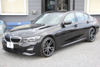 BMW 3シリーズ 320i ｼﾄﾘﾝﾌﾞﾗｯｸｴﾃﾞｨｼｮﾝ 首都圏限定88台 ﾊｲﾗｲﾝ ｵｲｽﾀｰﾚｻﾞｰ ｼｰﾄﾋｰﾀｰ ｺﾝﾌｫｰﾄP 電動ﾄﾗﾝｸ Hi-fiｽﾋﾟｰｶｰ 360度ｶﾒﾗ 19AW 追従ACC ｽﾃｱﾘﾝｸﾞｻﾎﾟｰﾄ ｱｯﾌﾟﾙｶｰﾌﾟﾚｲ ﾀｯﾁ画面HDDﾅﾋﾞLEDﾍｯﾄﾞﾗｲﾄ ｵｰﾄﾊｲﾋﾞｰﾑ 2年保証