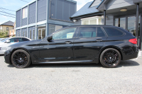 BMW 5シリーズ 523d ﾂｰﾘﾝｸﾞｴﾃﾞｨｼｮﾝﾐｯｼｮﾝｲﾝﾎﾟｯｼﾌﾞﾙ 特別仕様車 ﾊｰﾏﾝｶｰﾄﾞﾝｻﾗｳﾝﾄﾞHUD 専用ﾌﾞﾗｯｸ19AW ﾌﾞﾗｯｸｷﾄﾞﾆｰｸﾞﾘﾙ 追従ACC ｽﾃｱﾘﾝｸﾞｻﾎﾟｰﾄ 360度ｶﾒﾗ Pｱｼｽﾄ ﾀｯﾁ画面HDDﾅﾋﾞTV LEDﾍｯﾄﾞﾗｲﾄ ｵｰﾄﾊｲﾋﾞｰﾑ 2年保証