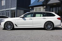 BMW 5シリーズ 540i Xdrive ﾂｰﾘﾝｸﾞMｽﾎﾟｰﾂ ﾃﾞﾋﾞｭｰP 直6ﾀｰﾎﾞ340馬力 4WD 全席ﾋｰﾀｰ黒革 HUD ｿﾌﾄｸﾛｰｽﾞﾄﾞｱ ｼﾞｪｽﾁｬｰC 追従ACC ｽﾃｱﾘﾝｸﾞｻﾎﾟｰﾄ 液晶ﾒｰﾀｰ 専用ｱﾀﾞﾌﾟﾃｨﾌﾞｻｽ LEDﾍｯﾄﾞﾗｲﾄ ｵｰﾄﾊｲﾋﾞｰﾑ 電動ﾄﾗﾝｸ 360度ｶﾒﾗ ﾀｯﾁ画面HDDﾅﾋﾞ2年保証