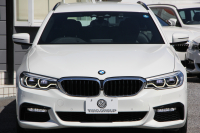 BMW 5シリーズ 540i Xdrive ﾂｰﾘﾝｸﾞMｽﾎﾟｰﾂ ﾃﾞﾋﾞｭｰP 直6ﾀｰﾎﾞ340馬力 4WD 全席ﾋｰﾀｰ黒革 HUD ｿﾌﾄｸﾛｰｽﾞﾄﾞｱ ｼﾞｪｽﾁｬｰC 追従ACC ｽﾃｱﾘﾝｸﾞｻﾎﾟｰﾄ 液晶ﾒｰﾀｰ 専用ｱﾀﾞﾌﾟﾃｨﾌﾞｻｽ LEDﾍｯﾄﾞﾗｲﾄ ｵｰﾄﾊｲﾋﾞｰﾑ 電動ﾄﾗﾝｸ 360度ｶﾒﾗ ﾀｯﾁ画面HDDﾅﾋﾞ2年保証