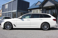 BMW 5シリーズ 530i ﾂｰﾘﾝｸﾞMｽﾎﾟｰﾂ ｾﾚｸﾄP 型式変更後｢ABA-JT20｣ 252馬力 ﾊﾟﾉﾗﾏｻﾝﾙｰﾌ ﾊｰﾏﾝｶｰﾄﾞﾝ 4ｿﾞｰﾝｴｱｺﾝ 全席ﾋｰﾀｰ黒革 HUD 追従ACC ｽﾃｱﾘﾝｸﾞｻﾎﾟｰﾄ 変更後全面液晶ﾒｰﾀｰ ﾀｯﾁ画面HDDﾅﾋﾞTV 360度ｶﾒﾗ 2年保証