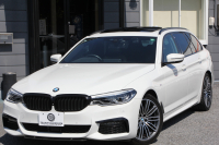 BMW 5シリーズ 530i ﾂｰﾘﾝｸﾞMｽﾎﾟｰﾂ ｾﾚｸﾄP 型式変更後｢ABA-JT20｣ 252馬力 ﾊﾟﾉﾗﾏｻﾝﾙｰﾌ ﾊｰﾏﾝｶｰﾄﾞﾝ 4ｿﾞｰﾝｴｱｺﾝ 全席ﾋｰﾀｰ黒革 HUD 追従ACC ｽﾃｱﾘﾝｸﾞｻﾎﾟｰﾄ 変更後全面液晶ﾒｰﾀｰ ﾀｯﾁ画面HDDﾅﾋﾞTV 360度ｶﾒﾗ 2年保証