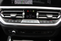 BMW 3シリーズ 320i Mｽﾎﾟｰﾂ ﾃﾞﾋﾞｭｰ&ｺﾝﾌｫｰﾄP ｻﾝﾙｰﾌ ﾋｰﾀｰ黒革 専用ﾌﾞﾙｰｽﾃｯﾁ 19AW 追従ACC ｽﾃｱﾘﾝｸﾞｻﾎﾟｰﾄ LEDﾍｯﾄﾞﾗｲﾄ ｵｰﾄﾊｲﾋﾞｰﾑ 電動ﾄﾗﾝｸ ｱｯﾌﾟﾙｶｰﾌﾟﾚｲ ﾀｯﾁ画面HDDﾅﾋﾞﾜｲﾔﾚｽ充電 Hi-fiｽﾋﾟｰｶｰ Pｱｼｽﾄ 専用ｴｱﾛ 2年保証