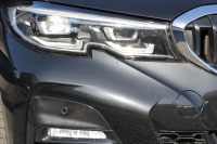 BMW 3シリーズ 320i Mｽﾎﾟｰﾂ ﾃﾞﾋﾞｭｰ&ｺﾝﾌｫｰﾄP ｻﾝﾙｰﾌ ﾋｰﾀｰ黒革 専用ﾌﾞﾙｰｽﾃｯﾁ 19AW 追従ACC ｽﾃｱﾘﾝｸﾞｻﾎﾟｰﾄ LEDﾍｯﾄﾞﾗｲﾄ ｵｰﾄﾊｲﾋﾞｰﾑ 電動ﾄﾗﾝｸ ｱｯﾌﾟﾙｶｰﾌﾟﾚｲ ﾀｯﾁ画面HDDﾅﾋﾞﾜｲﾔﾚｽ充電 Hi-fiｽﾋﾟｰｶｰ Pｱｼｽﾄ 専用ｴｱﾛ 2年保証