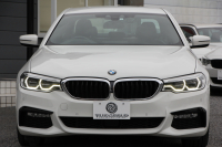 BMW 5シリーズ 530i Mｽﾎﾟｰﾂ ｲﾉﾍﾞｰｼｮﾝP 1ｵｰﾅ 高出力 252馬力 全席ﾋｰﾀｰ黒革 HUD ﾃﾞｨｽﾌﾟﾚｲｷｰ ﾘﾓｰﾄﾊﾟｰｷﾝｸﾞ追従ACC ｽﾃｱﾘﾝｸﾞｻﾎﾟｰﾄ LEDﾍｯﾄﾞﾗｲﾄ ｵｰﾄﾊｲﾋﾞｰﾑ ﾀｯﾁ画面HDDﾅﾋﾞTV ｼﾞｪｽﾁｬｰC 360度ｶﾒﾗ Pｱｼｽﾄﾌﾟﾗｽ 電動ﾄﾗﾝｸ 2年保証