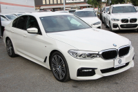 BMW 5シリーズ 530i Mｽﾎﾟｰﾂ 型式変更後｢JR20｣ 252馬力 全席ﾋｰﾀｰ黒革 HUD 追従ACC ｽﾃｱﾘﾝｸﾞｻﾎﾟｰﾄ 変更後全面液晶ﾒｰﾀｰ LEDﾍｯﾄﾞﾗｲﾄ ｵｰﾄﾊｲﾋﾞｰﾑ ﾀｯﾁ画面HDDﾅﾋﾞTV 360度ｶﾒﾗ Mspﾌﾞﾚｰｷ 19AW 電動ﾄﾗﾝｸ 専用ｴｱﾛ 2年保証