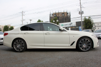 BMW 5シリーズ 530i Mｽﾎﾟｰﾂ 型式変更後｢JR20｣ 252馬力 全席ﾋｰﾀｰ黒革 HUD 追従ACC ｽﾃｱﾘﾝｸﾞｻﾎﾟｰﾄ 変更後全面液晶ﾒｰﾀｰ LEDﾍｯﾄﾞﾗｲﾄ ｵｰﾄﾊｲﾋﾞｰﾑ ﾀｯﾁ画面HDDﾅﾋﾞTV 360度ｶﾒﾗ Mspﾌﾞﾚｰｷ 19AW 電動ﾄﾗﾝｸ 専用ｴｱﾛ 2年保証