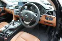 BMW 4シリーズ 428i ｸｰﾍﾟﾗｸﾞｼﾞｭｱﾘｰ 高出力 245馬力 ｻﾄﾞﾙﾌﾞﾗｳﾝﾚｻﾞｰ ｼｰﾄﾋｰﾀｰ HUD LEDﾍｯﾄﾞﾗｲﾄ 追従ACC 衝突軽減ﾌﾞﾚｰｷ 車線逸脱警告 歩行者警告 ﾀｯﾁﾊﾟｯﾄﾞ対応HDDﾅﾋﾞｽﾏｰﾄｷｰ Bluetooth接続 2年保証