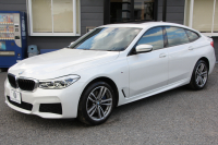 BMW 6シリーズ 630i ｸﾞﾗﾝﾂｰﾘｽﾓ Mｽﾎﾟｰﾂ ｾﾚｸﾄ&ｺﾝﾌｫｰﾄP ﾊﾟﾉﾗﾏｻﾝﾙｰﾌ 全席ﾋｰﾀｰ黒革 ﾌﾛﾝﾄﾏｯｻｰｼﾞ&ﾍﾞﾝﾁﾚｰｼｮﾝ ﾘｱ電動可倒調整 ﾊｰﾏﾝｶｰﾄﾞﾝｻﾗｳﾝﾄﾞ追従ACC HUD LEDﾍｯﾄﾞﾗｲﾄ 4ｿﾞｰﾝAC 360度ｶﾒﾗ ｿﾌﾄｸﾛｰｽﾞﾄﾞｱ ﾀｯﾁ画面HDDﾅﾋﾞ電動ﾄﾗﾝｸ 2年保証