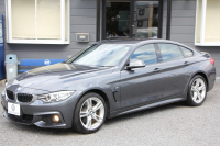 BMW 4シリーズ 420i ｸﾞﾗﾝｸｰﾍﾟMｽﾎﾟｰﾂ 中期 新ｴﾝｼﾞﾝ 追従ACC ﾚｰﾝﾁｪﾝｼﾞ警告 衝突軽減ﾌﾞﾚｰｷ 車線逸脱警告 歩行者警告 ﾀｯﾁﾊﾟｯﾄﾞ対応HDDﾅﾋﾞBｶﾒﾗ Bluetooth接続 電動ﾄﾗﾝｸ ｽﾏｰﾄｷｰ ﾊﾟﾄﾞﾙｼﾌﾄ 専用ｴｱﾛ 2年保証