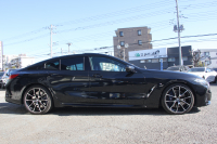 BMW 8シリーズ 840i ｸﾞﾗﾝｸｰﾍﾟMｽﾎﾟｰﾂ ﾊﾟﾉﾗﾏｻﾝﾙｰﾌ indiviﾒﾘﾉﾚｻﾞｰ ﾅｲﾄﾌﾞﾙｰ&ﾌﾞﾗｯｸﾚｻﾞｰ ﾚｰｻﾞｰﾗｲﾄ ｵﾌﾟｼｮﾝ20AW ﾊｰﾏﾝｶｰﾄﾞﾝｻｳﾝﾄﾞｸﾘｽﾀﾙﾌｨﾆｯｼｭ 360度ｶﾒﾗ 追従ACC HUD 全席ﾋｰﾀｰ ﾌﾛﾝﾄﾍﾞﾝﾁﾚｰｼｮﾝ ｿﾌﾄｸﾛｰｽﾞﾄﾞｱ 2年保証