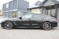 BMW 8シリーズ 840i ｸﾞﾗﾝｸｰﾍﾟMｽﾎﾟｰﾂ ﾊﾟﾉﾗﾏｻﾝﾙｰﾌ indiviﾒﾘﾉﾚｻﾞｰ ﾅｲﾄﾌﾞﾙｰ&ﾌﾞﾗｯｸﾚｻﾞｰ ﾚｰｻﾞｰﾗｲﾄ ｵﾌﾟｼｮﾝ20AW ﾊｰﾏﾝｶｰﾄﾞﾝｻｳﾝﾄﾞｸﾘｽﾀﾙﾌｨﾆｯｼｭ 360度ｶﾒﾗ 追従ACC HUD 全席ﾋｰﾀｰ ﾌﾛﾝﾄﾍﾞﾝﾁﾚｰｼｮﾝ ｿﾌﾄｸﾛｰｽﾞﾄﾞｱ 2年保証