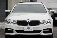 BMW 5シリーズ 530i ﾂｰﾘﾝｸﾞMｽﾎﾟｰﾂ ｾﾚｸﾄP 1ｵｰﾅ 型式変更後｢ABA-JT20｣ 252馬力 ﾊﾟﾉﾗﾏｻﾝﾙｰﾌ ﾊｰﾏﾝｶｰﾄﾞﾝ 4ｿﾞｰﾝｴｱｺﾝ 全席ﾋｰﾀｰ黒革 HUD 追従ACC ｽﾃｱﾘﾝｸﾞｻﾎﾟｰﾄ 変更後全面液晶ﾒｰﾀｰ ﾀｯﾁ画面HDDﾅﾋﾞTV 360度ｶﾒﾗ 2年保証