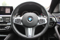 BMW 5シリーズ 530i ﾂｰﾘﾝｸﾞMｽﾎﾟｰﾂ ｾﾚｸﾄP 1ｵｰﾅ 型式変更後｢ABA-JT20｣ 252馬力 ﾊﾟﾉﾗﾏｻﾝﾙｰﾌ ﾊｰﾏﾝｶｰﾄﾞﾝ 4ｿﾞｰﾝｴｱｺﾝ 全席ﾋｰﾀｰ黒革 HUD 追従ACC ｽﾃｱﾘﾝｸﾞｻﾎﾟｰﾄ 変更後全面液晶ﾒｰﾀｰ ﾀｯﾁ画面HDDﾅﾋﾞTV 360度ｶﾒﾗ 2年保証