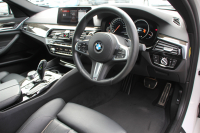 BMW 5シリーズ 523d Mｽﾎﾟｰﾂ ﾊｲﾗｲﾝ 全席ﾋｰﾀｰ黒革 HUD ｶﾀﾛｸﾞ燃費21.5km/L 追従ACC ｽﾃｱﾘﾝｸﾞｻﾎﾟｰﾄ LEDﾍｯﾄﾞﾗｲﾄ ｵｰﾄﾊｲﾋﾞｰﾑ 液晶ﾒｰﾀｰ 360度ｶﾒﾗ ﾀｯﾁ画面HDDﾅﾋﾞTV 専用ｴｱﾛ 19AW 電動ﾄﾗﾝｸ ｽﾏｰﾄｷｰ ﾊﾟﾄﾞﾙｼﾌﾄ 2年保証