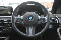 BMW 5シリーズ 523d Mｽﾎﾟｰﾂ ﾊｲﾗｲﾝ 全席ﾋｰﾀｰ黒革 HUD ｶﾀﾛｸﾞ燃費21.5km/L 追従ACC ｽﾃｱﾘﾝｸﾞｻﾎﾟｰﾄ LEDﾍｯﾄﾞﾗｲﾄ ｵｰﾄﾊｲﾋﾞｰﾑ 液晶ﾒｰﾀｰ 360度ｶﾒﾗ ﾀｯﾁ画面HDDﾅﾋﾞTV 専用ｴｱﾛ 19AW 電動ﾄﾗﾝｸ ｽﾏｰﾄｷｰ ﾊﾟﾄﾞﾙｼﾌﾄ 2年保証