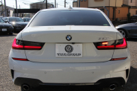 BMW 3シリーズ 320i Mｽﾎﾟｰﾂ ﾃﾞﾋﾞｭｰ&ｺﾝﾌｫｰﾄP ﾋｰﾀｰ黒革 専用ﾌﾞﾙｰｽﾃｯﾁ 19AW 追従ACC ｽﾃｱﾘﾝｸﾞｻﾎﾟｰﾄ LEDﾍｯﾄﾞﾗｲﾄ ｵｰﾄﾊｲﾋﾞｰﾑ 電動ﾄﾗﾝｸ ｱｯﾌﾟﾙｶｰﾌﾟﾚｲ ﾀｯﾁ画面HDDﾅﾋﾞﾜｲﾔﾚｽ充電 Hi-fiｽﾋﾟｰｶｰ Pｱｼｽﾄ 専用ｴｱﾛ 2年保証