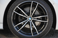 BMW 3シリーズ 320i Mｽﾎﾟｰﾂ ﾃﾞﾋﾞｭｰ&ｺﾝﾌｫｰﾄP ﾋｰﾀｰ黒革 専用ﾌﾞﾙｰｽﾃｯﾁ 19AW 追従ACC ｽﾃｱﾘﾝｸﾞｻﾎﾟｰﾄ LEDﾍｯﾄﾞﾗｲﾄ ｵｰﾄﾊｲﾋﾞｰﾑ 電動ﾄﾗﾝｸ ｱｯﾌﾟﾙｶｰﾌﾟﾚｲ ﾀｯﾁ画面HDDﾅﾋﾞﾜｲﾔﾚｽ充電 Hi-fiｽﾋﾟｰｶｰ Pｱｼｽﾄ 専用ｴｱﾛ 2年保証