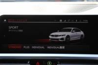 BMW 3シリーズ 320i Mｽﾎﾟｰﾂ ﾃﾞﾋﾞｭｰ&ｺﾝﾌｫｰﾄP ﾋｰﾀｰ黒革 専用ﾌﾞﾙｰｽﾃｯﾁ 19AW 追従ACC ｽﾃｱﾘﾝｸﾞｻﾎﾟｰﾄ LEDﾍｯﾄﾞﾗｲﾄ ｵｰﾄﾊｲﾋﾞｰﾑ 電動ﾄﾗﾝｸ ｱｯﾌﾟﾙｶｰﾌﾟﾚｲ ﾀｯﾁ画面HDDﾅﾋﾞﾜｲﾔﾚｽ充電 Hi-fiｽﾋﾟｰｶｰ Pｱｼｽﾄ 専用ｴｱﾛ 2年保証