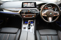 BMW 5シリーズ 530i Mｽﾎﾟｰﾂ 1ｵ-ﾅ 252馬力 ｻﾝﾙｰﾌ 全席ﾋｰﾀｰ黒革 ﾌﾞﾗｯｸ19AW Mspﾌﾞﾚｰｷ 追従ACC ｽﾃｱﾘﾝｸﾞｻﾎﾟｰﾄ LEDﾍｯﾄﾞﾗｲﾄ ﾊｲﾋﾞｰﾑｱｼｽﾄ ﾀｯﾁ画面HDDﾅﾋﾞTV 360度ｶﾒﾗ Pｱｼｽﾄﾌﾟﾗｽ 電動ﾄﾗﾝｸ 専用ｴｱﾛ ﾊﾟﾄﾞﾙｼﾌﾄ 2年保証