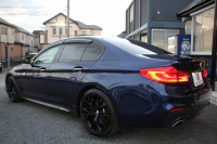 BMW 5シリーズ 530i Mｽﾎﾟｰﾂ 1ｵ-ﾅ 252馬力 ｻﾝﾙｰﾌ 全席ﾋｰﾀｰ黒革 ﾌﾞﾗｯｸ19AW Mspﾌﾞﾚｰｷ 追従ACC ｽﾃｱﾘﾝｸﾞｻﾎﾟｰﾄ LEDﾍｯﾄﾞﾗｲﾄ ﾊｲﾋﾞｰﾑｱｼｽﾄ ﾀｯﾁ画面HDDﾅﾋﾞTV 360度ｶﾒﾗ Pｱｼｽﾄﾌﾟﾗｽ 電動ﾄﾗﾝｸ 専用ｴｱﾛ ﾊﾟﾄﾞﾙｼﾌﾄ 2年保証