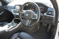 BMW 3シリーズ 320d Xdrive Mｽﾎﾟｰﾂ ﾃﾞﾋﾞｭｰP ｺﾝﾌｫｰﾄP 4WD ﾋｰﾀｰ黒革 ﾌﾞﾙｰｽﾃｯﾁ 19AW Pｱｼｽﾄﾌﾟﾗｽ 360度ｶﾒﾗ ﾌﾙｾｸﾞTV LEDﾍｯﾄﾞﾗｲﾄ ｵｰﾄﾊｲﾋﾞｰﾑ 追従ACC ｽﾃｱﾘﾝｸﾞｻﾎﾟｰﾄ ｱｯﾌﾟﾙｶｰﾌﾟﾚｲ ﾀｯﾁ画面HDDﾅﾋﾞ電動ﾄﾗﾝｸ 2年保証