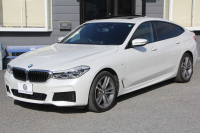 BMW 6シリーズ 630i ｸﾞﾗﾝﾂｰﾘｽﾓ Mｽﾎﾟｰﾂ ｾﾚｸﾄP 1ｵﾅ 真珠色 ﾊﾟﾉﾗﾏｻﾝﾙｰﾌ 全席ﾋｰﾀｰ黒革 ﾘｱｼｰﾄ電動可倒調整 ﾊｰﾏﾝｶｰﾄﾞﾝｻﾗｳﾝﾄﾞ4ｿﾞｰﾝｴｱｺﾝ 追従ACC HUD LEDﾍｯﾄﾞﾗｲﾄ 360度ｶﾒﾗ ﾀｯﾁ画面HDDﾅﾋﾞ電動ﾄﾗﾝｸ Mｽﾎﾟｰﾂﾌﾞﾚ-ｷ 2年保証