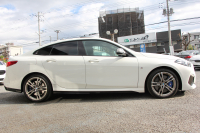 BMW 2シリーズ M235i Xdrive ｸﾞﾗﾝｸｰﾍﾟﾃﾞﾋﾞｭｰP 306馬力 4WD ﾊﾟﾉﾗﾏｻﾝﾙｰﾌ ｼｰﾄﾋｰﾀｰ Mｽﾎﾟｰﾂｼｰﾄ Mｼｰﾄﾍﾞﾙﾄ ｱﾀﾞﾌﾟﾃｨﾌﾞｻｽ 追従ACC LEDﾍｯﾄﾞﾗｲﾄ 専用18AW Mspﾌﾞﾚｰｷ Applecarplay ﾀｯﾁ画面HDDﾅﾋﾞPｱｼｽﾄ ﾜｲﾔﾚｽ充電 2年保証